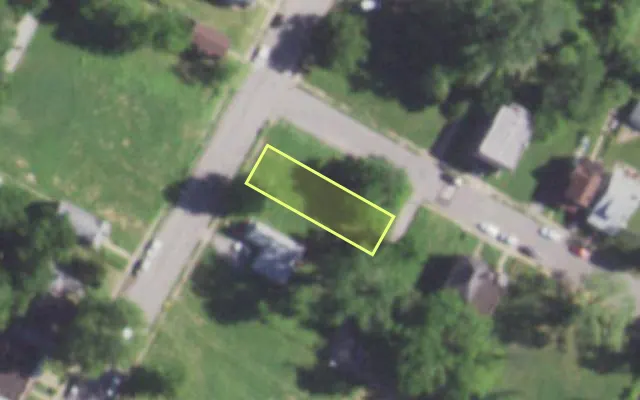 Aerial view of 2546 ARLINGTON AV — vacant lot, St. Louis with approximate parcel outline
