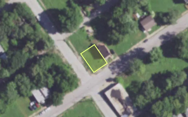Aerial view of 1931 E PRAIRIE AV — vacant lot, St. Louis with approximate parcel outline