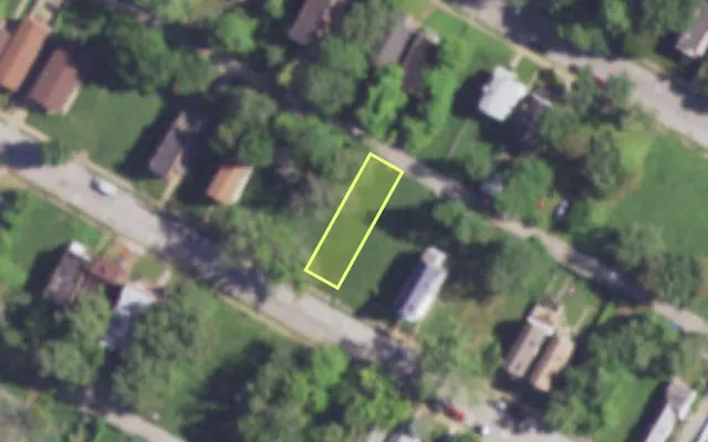 Aerial view of 4449 BESSIE AV — vacant lot, St. Louis with approximate parcel outline