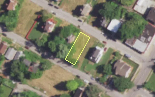Aerial view of 4722 CUPPLES PL — vacant lot, St. Louis with approximate parcel outline