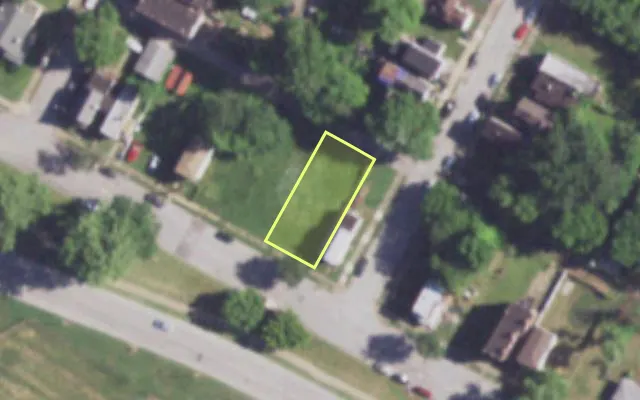 Aerial view of 4037 KOSSUTH AV — vacant lot, St. Louis with approximate parcel outline