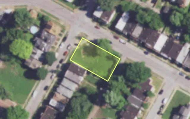 Aerial view of 4140 N TAYLOR AV — vacant lot, St. Louis with approximate parcel outline