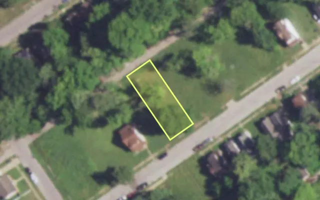 Aerial view of 5221 WREN AV — vacant lot, St. Louis with approximate parcel outline