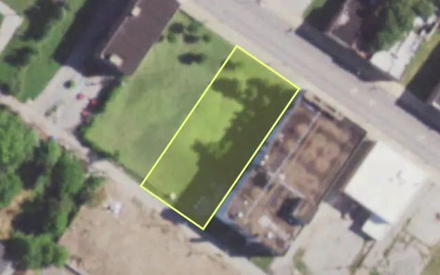Aerial view of 5938 DR MARTIN LUTHER KING DR — vacant lot, St. Louis with approximate parcel outline