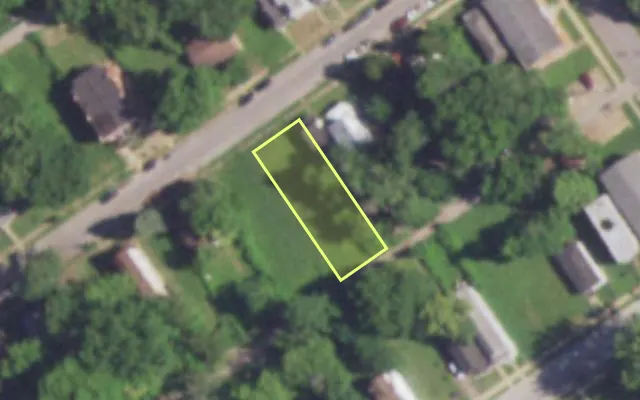 Aerial view of 5250 ROBIN AV — vacant lot, St. Louis with approximate parcel outline