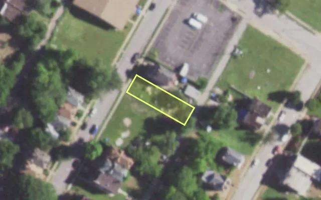 Aerial view of 1382 MONTCLAIR AV — vacant lot, St. Louis with approximate parcel outline