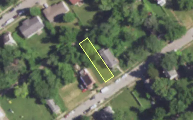 Aerial view of 5441 WREN AV — vacant lot, St. Louis with approximate parcel outline