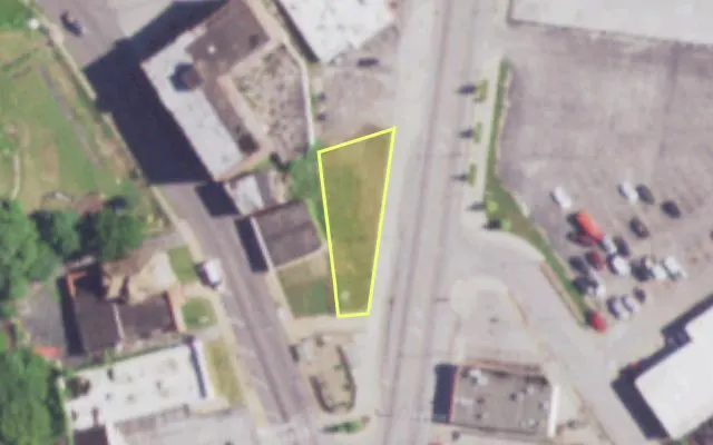 Aerial view of 8315 N BROADWAY — vacant lot, St. Louis with approximate parcel outline
