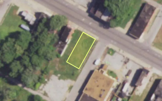 Aerial view of 4556 DR MARTIN LUTHER KING DR — vacant lot, St. Louis with approximate parcel outline