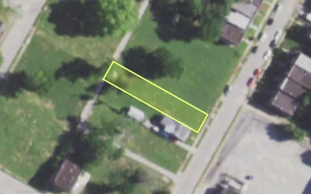 Aerial view of 2525 BURD AV — vacant lot, St. Louis with approximate parcel outline