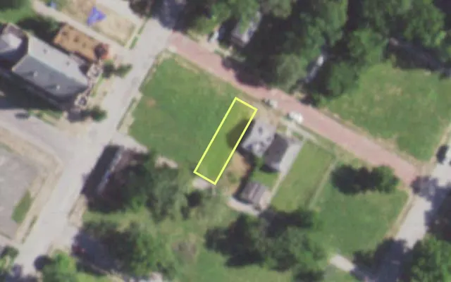 Aerial view of 5568 POWERS AV — vacant lot, St. Louis with approximate parcel outline