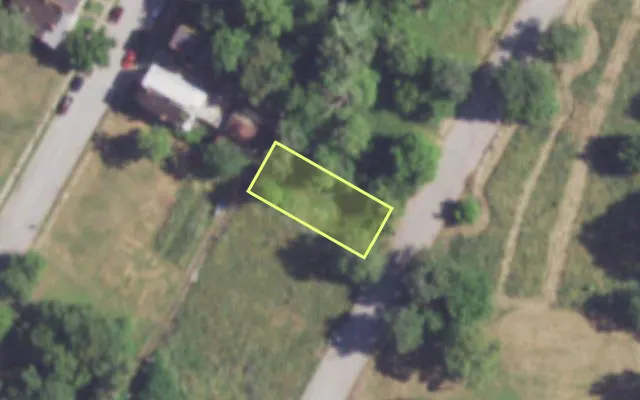 Aerial view of 1827 LAFLIN ST — vacant lot, St. Louis with approximate parcel outline