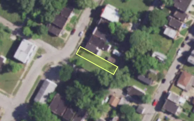 Aerial view of 3022 WHITTIER ST — vacant lot, St. Louis with approximate parcel outline