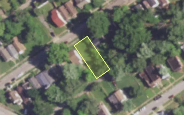Aerial view of 4548 DAVISON AV — vacant lot, St. Louis with approximate parcel outline