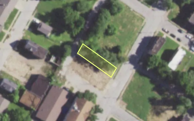 Aerial view of 1907 HODIAMONT AV — vacant lot, St. Louis with approximate parcel outline