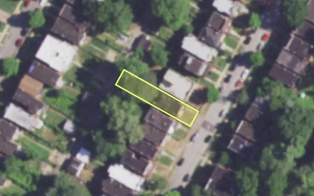 Aerial view of 4243 RED BUD AV — vacant lot, St. Louis with approximate parcel outline