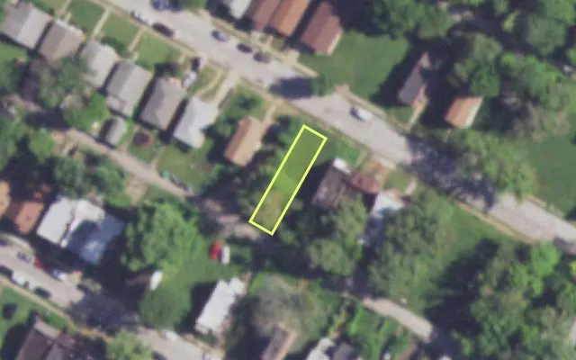 Aerial view of 4466 BESSIE AV — vacant lot, St. Louis with approximate parcel outline
