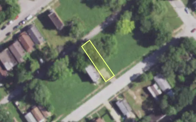 Aerial view of 2027 DESOTO AV — vacant lot, St. Louis with approximate parcel outline