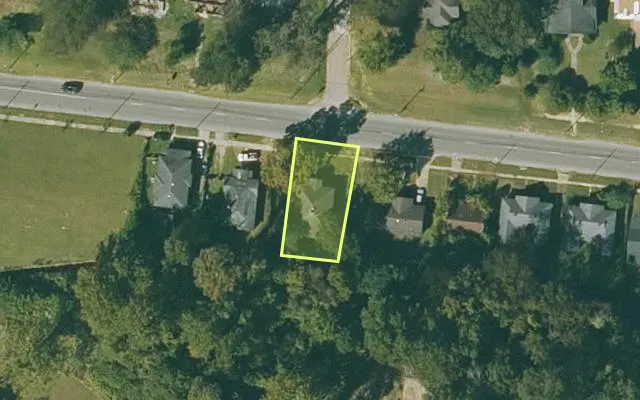 Aerial view of PHILLIPS County parcel 704-03587-000 — Arkansas post-auction with approximate parcel outline