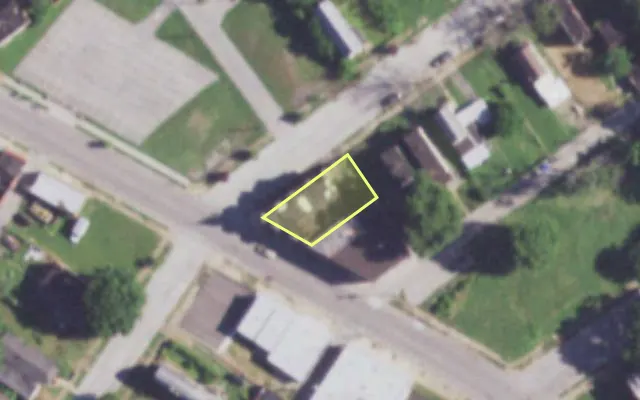 Aerial view of 3823 W FLORISSANT AV — vacant lot, St. Louis with approximate parcel outline
