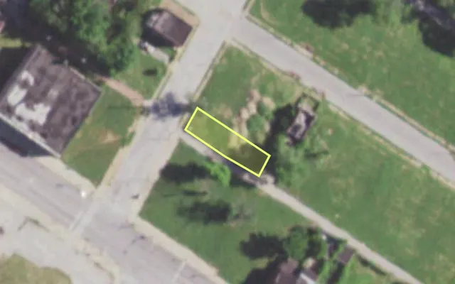 Aerial view of 1514 HAMILTON AV — vacant lot, St. Louis with approximate parcel outline