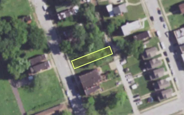 Aerial view of 3922 VEST AV — vacant lot, St. Louis with approximate parcel outline