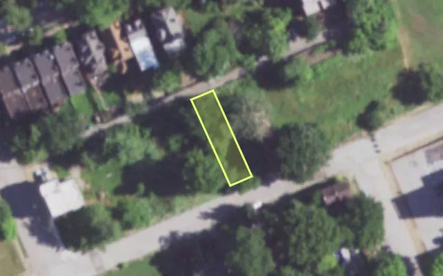Aerial view of 1413 BREMEN AV — vacant lot, St. Louis with approximate parcel outline