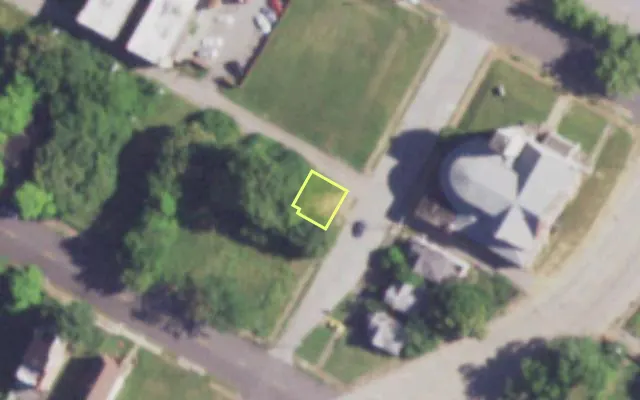 Aerial view of 1111 REDD FOXX LA — vacant lot, St. Louis with approximate parcel outline