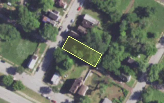 Aerial view of 4114 HULL PL — vacant lot, St. Louis with approximate parcel outline