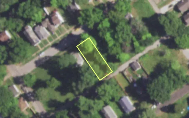 Aerial view of 5520 DAVISON AV — vacant lot, St. Louis with approximate parcel outline