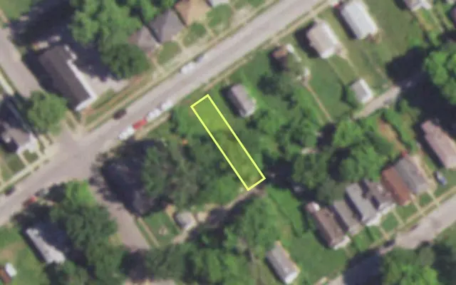 Aerial view of 5212 THRUSH AV — vacant lot, St. Louis with approximate parcel outline