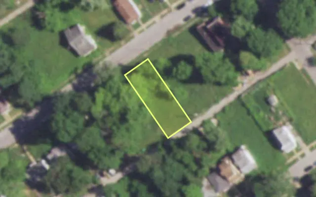 Aerial view of 5040 WREN AV — vacant lot, St. Louis with approximate parcel outline