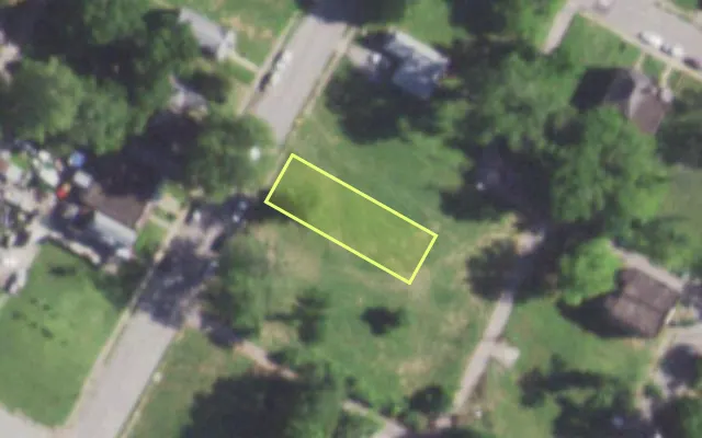 Aerial view of 2526 ARLINGTON AV — vacant lot, St. Louis with approximate parcel outline