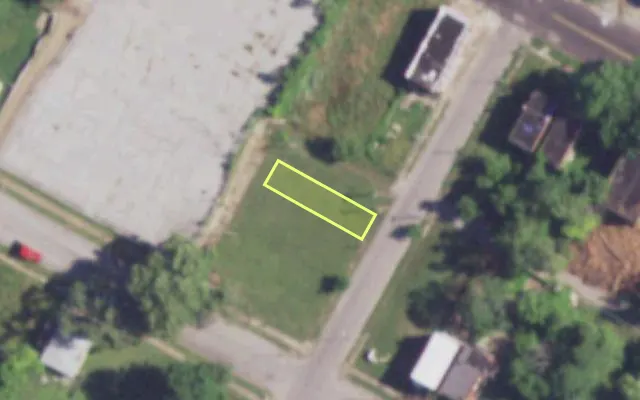 Aerial view of 2811 LAMBDIN AV — vacant lot, St. Louis with approximate parcel outline