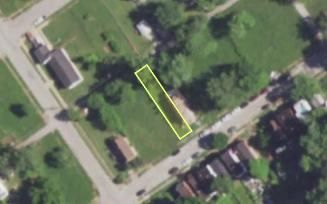 Aerial view of 5515 WREN AV — vacant lot, St. Louis with approximate parcel outline