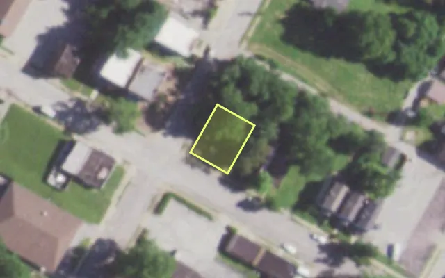 Aerial view of 5395 ST LOUIS AV — vacant lot, St. Louis with approximate parcel outline
