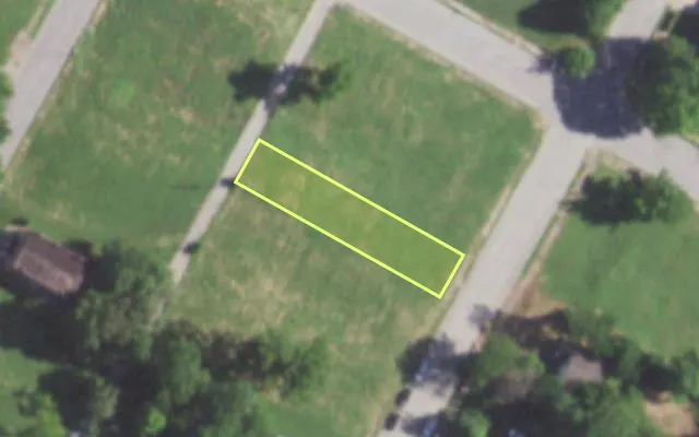 Aerial view of 1965 BURD AV — vacant lot, St. Louis with approximate parcel outline