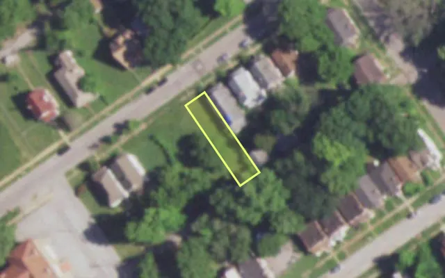 Aerial view of 5060 DAVISON AV — vacant lot, St. Louis with approximate parcel outline