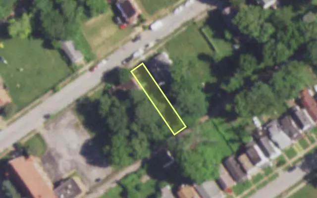 Aerial view of 5430 WREN AV — vacant lot, St. Louis with approximate parcel outline