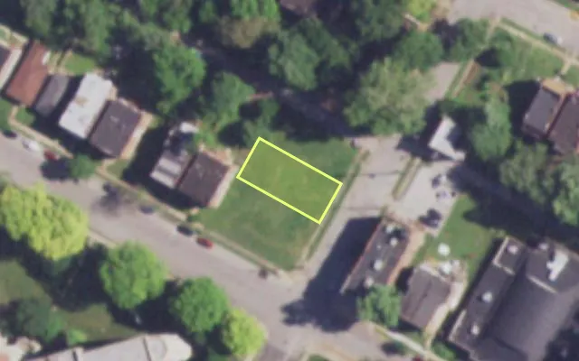 Aerial view of 2705 WHITTIER ST — vacant lot, St. Louis with approximate parcel outline