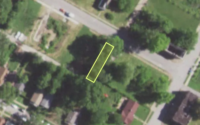 Aerial view of 5618 ROOSEVELT PL — vacant lot, St. Louis with approximate parcel outline