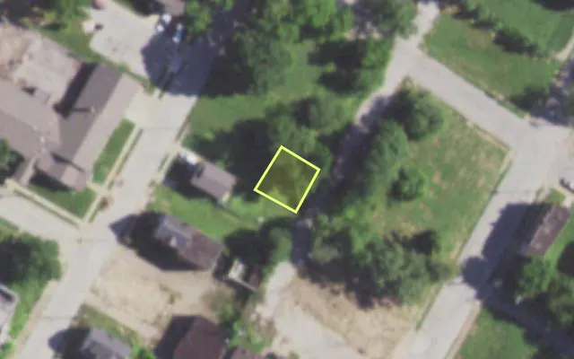 Aerial view of 1564 IRVING AV — vacant lot, St. Louis with approximate parcel outline