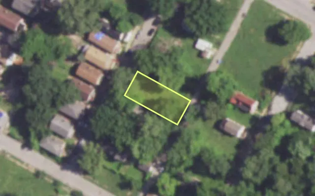 Aerial view of 4118 CLARA PL — vacant lot, St. Louis with approximate parcel outline