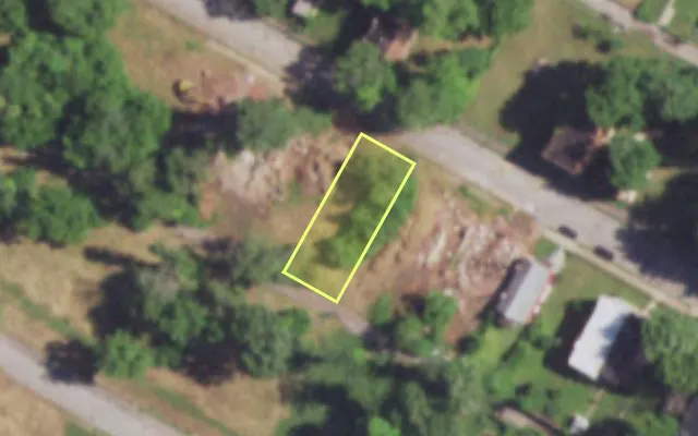 Aerial view of 4556 NORTH MARKET ST — vacant lot, St. Louis with approximate parcel outline
