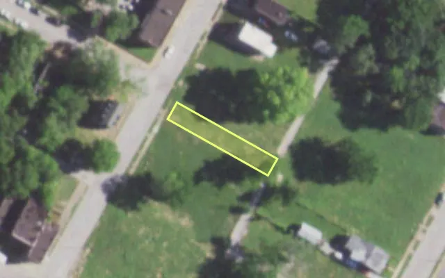 Aerial view of 2524 CLARA AV — vacant lot, St. Louis with approximate parcel outline