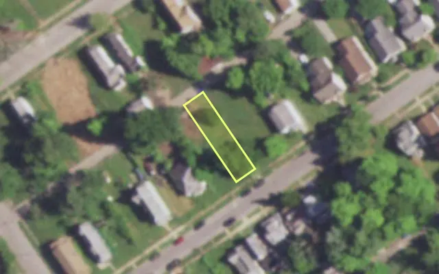 Aerial view of 4927 DAVISON AV — vacant lot, St. Louis with approximate parcel outline