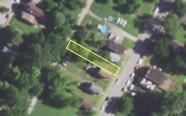 Aerial view of 2715 ARLINGTON AV — vacant lot, St. Louis with approximate parcel outline