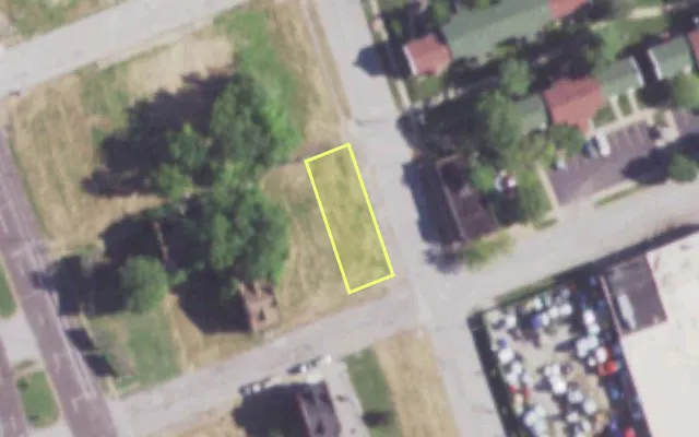 Aerial view of 1435 CHAMBERS ST — vacant lot, St. Louis with approximate parcel outline