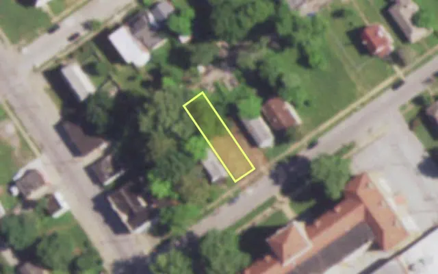 Aerial view of 5015 DAVISON AV — vacant lot, St. Louis with approximate parcel outline