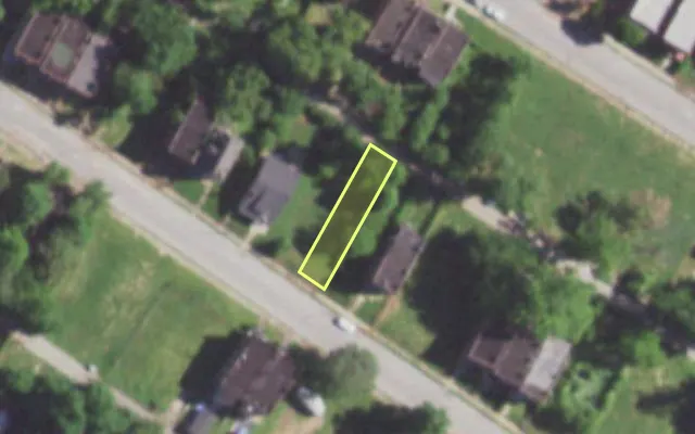 Aerial view of 5943 WABADA AV — vacant lot, St. Louis with approximate parcel outline